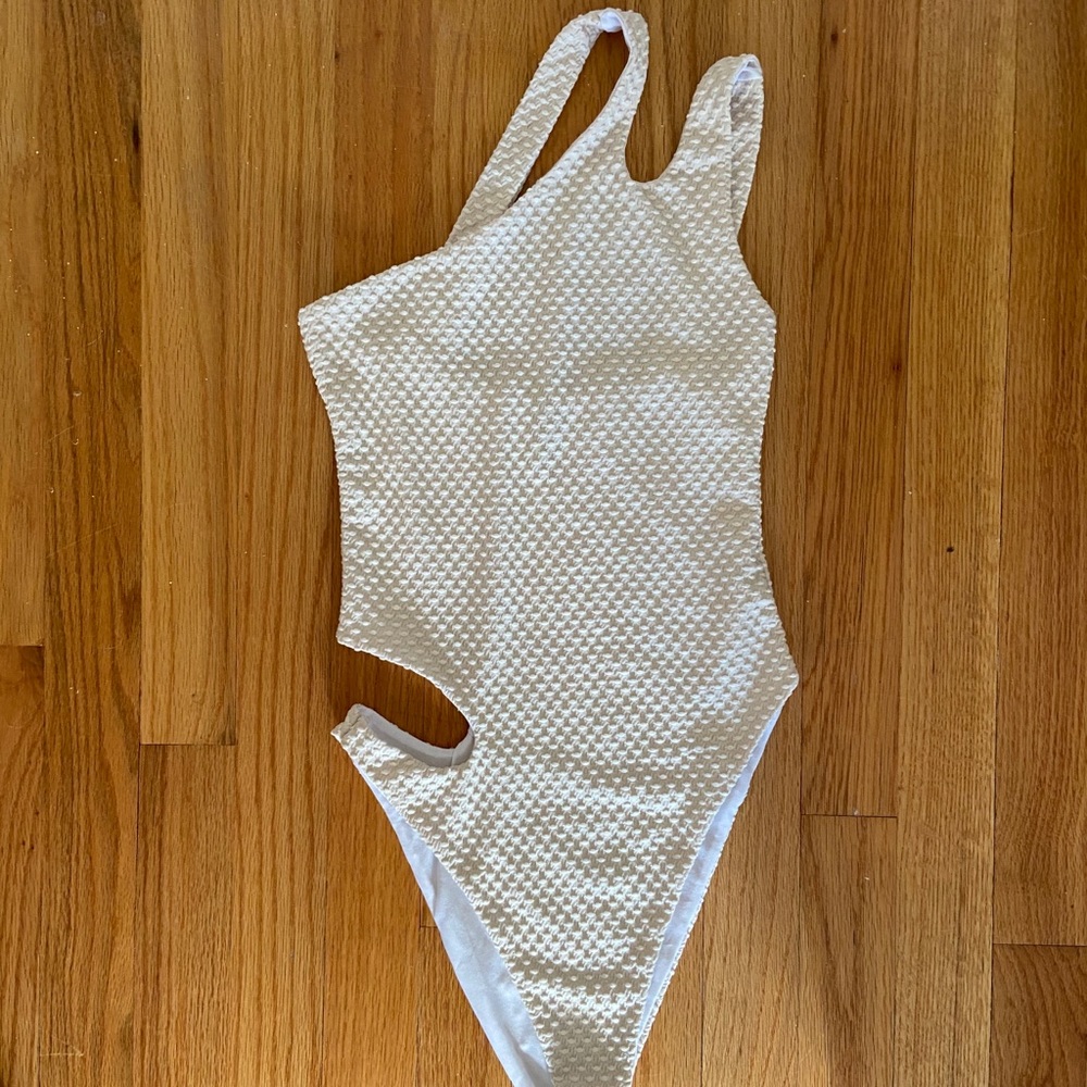 Shoulder strap one piece